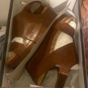 Pierre Dumas Wedge size 8